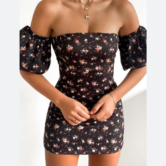 SHOWPO EVERYBODY BUT YOU DRESS IN BLACK FLORAL Sz 4 NEW - Picture 1 of 11